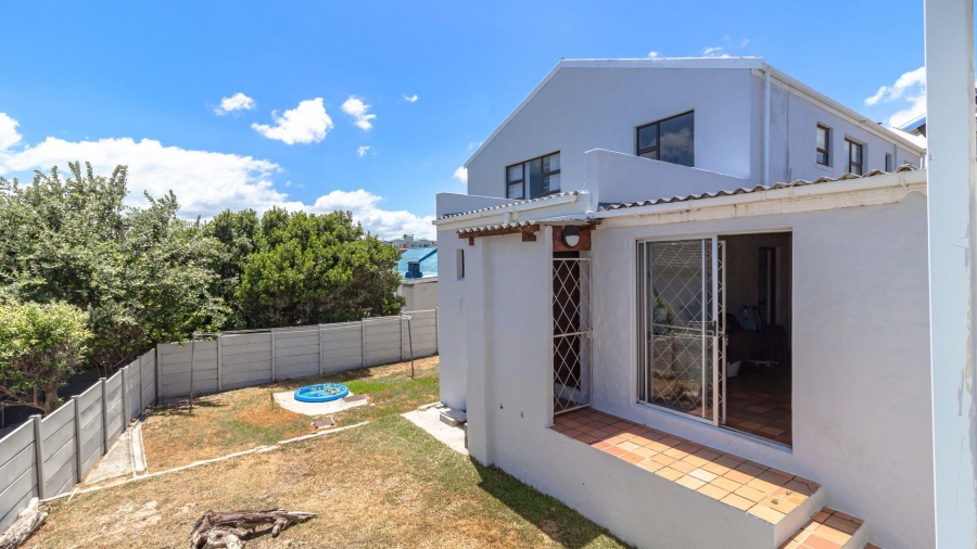 4 Bedroom Property for Sale in De Kelders Western Cape